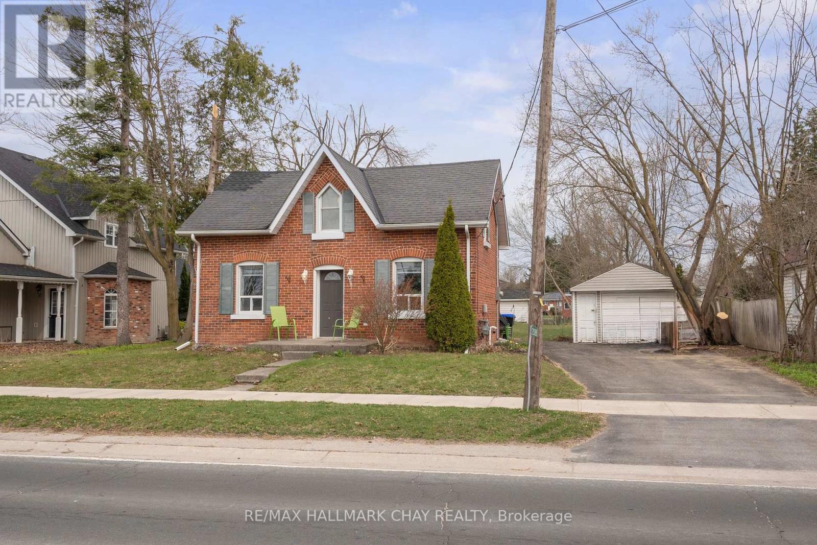 Property at 2088 VICTORIA STREET image 2