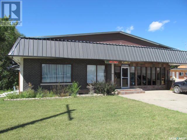 Property at 483 3rd AVENUE W image 2
