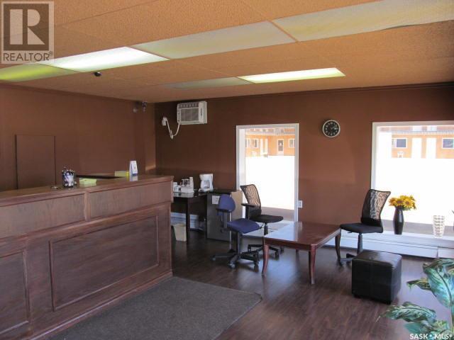 Property at 483 3rd AVENUE W image 5