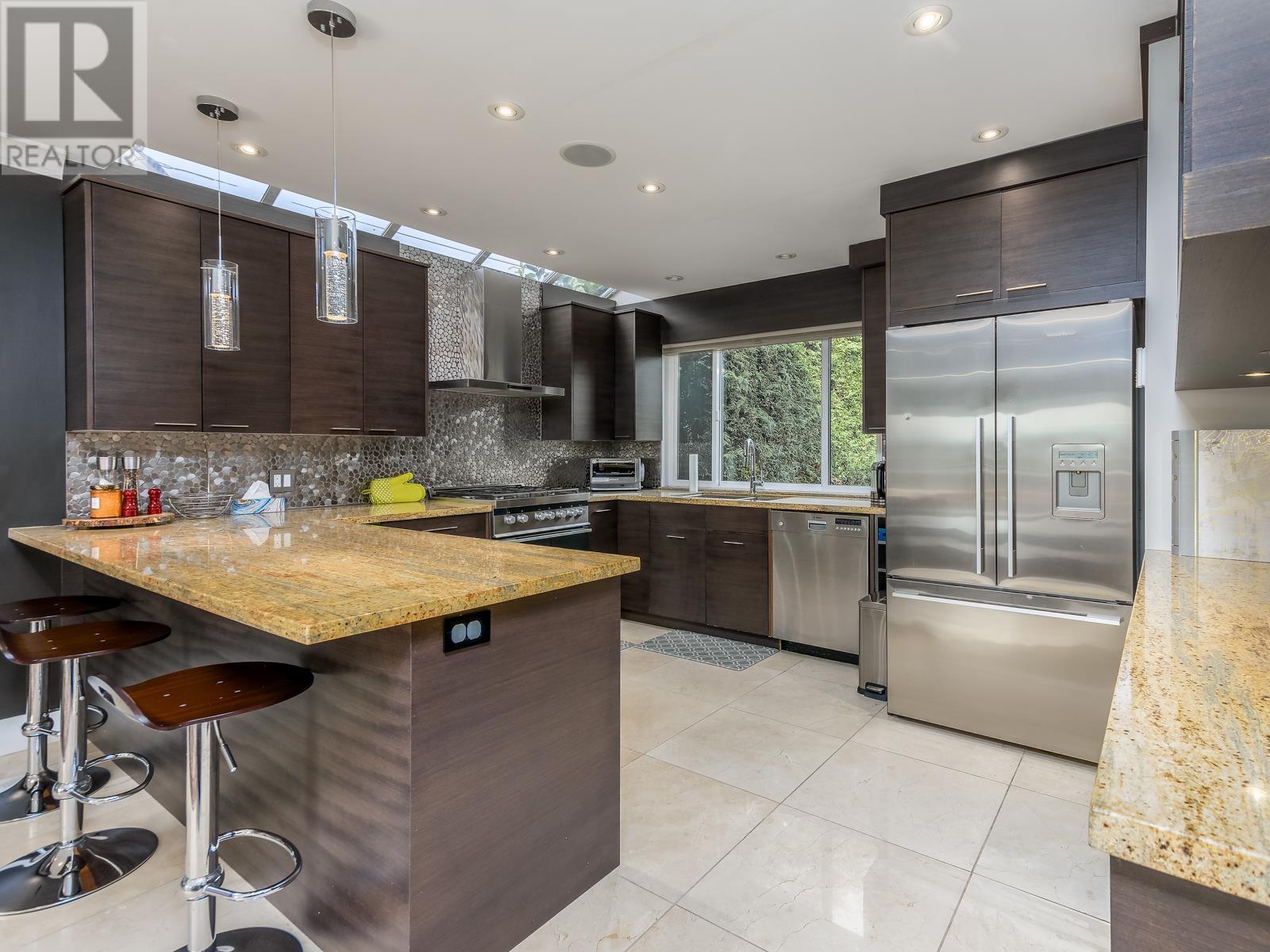 1235 Keith Road, West Vancouver, British Columbia  V7T 1N1 - Photo 3 - R2993150