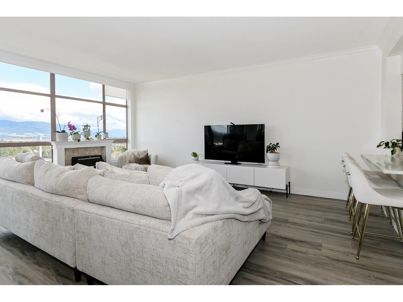 2004 14881 103a Avenue, Surrey, British Columbia  V3R 0M5 - Photo 4 - R2994565