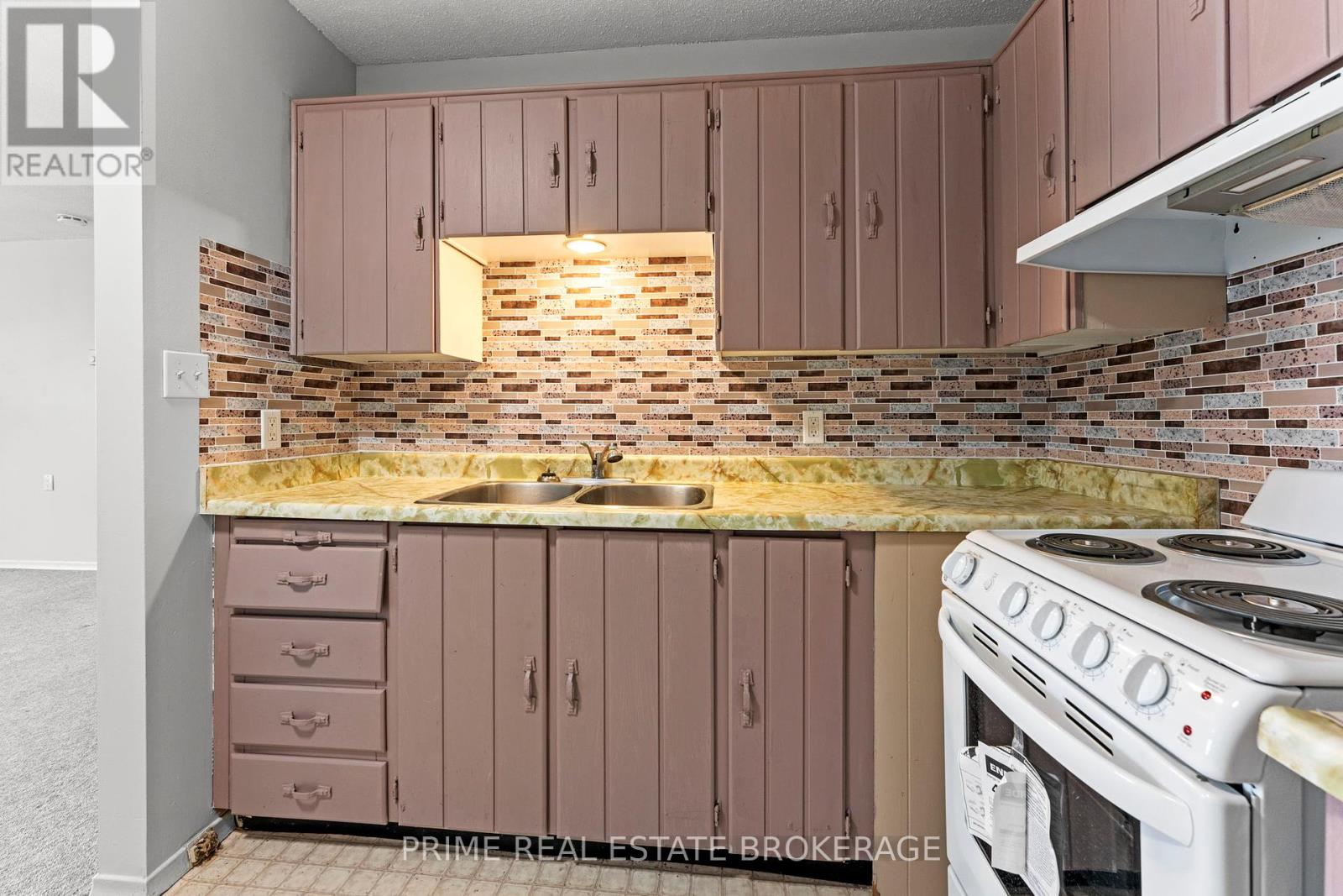 412 Ross Street, Huron-Kinloss, Ontario  N0G 2H0 - Photo 9 - X12105717