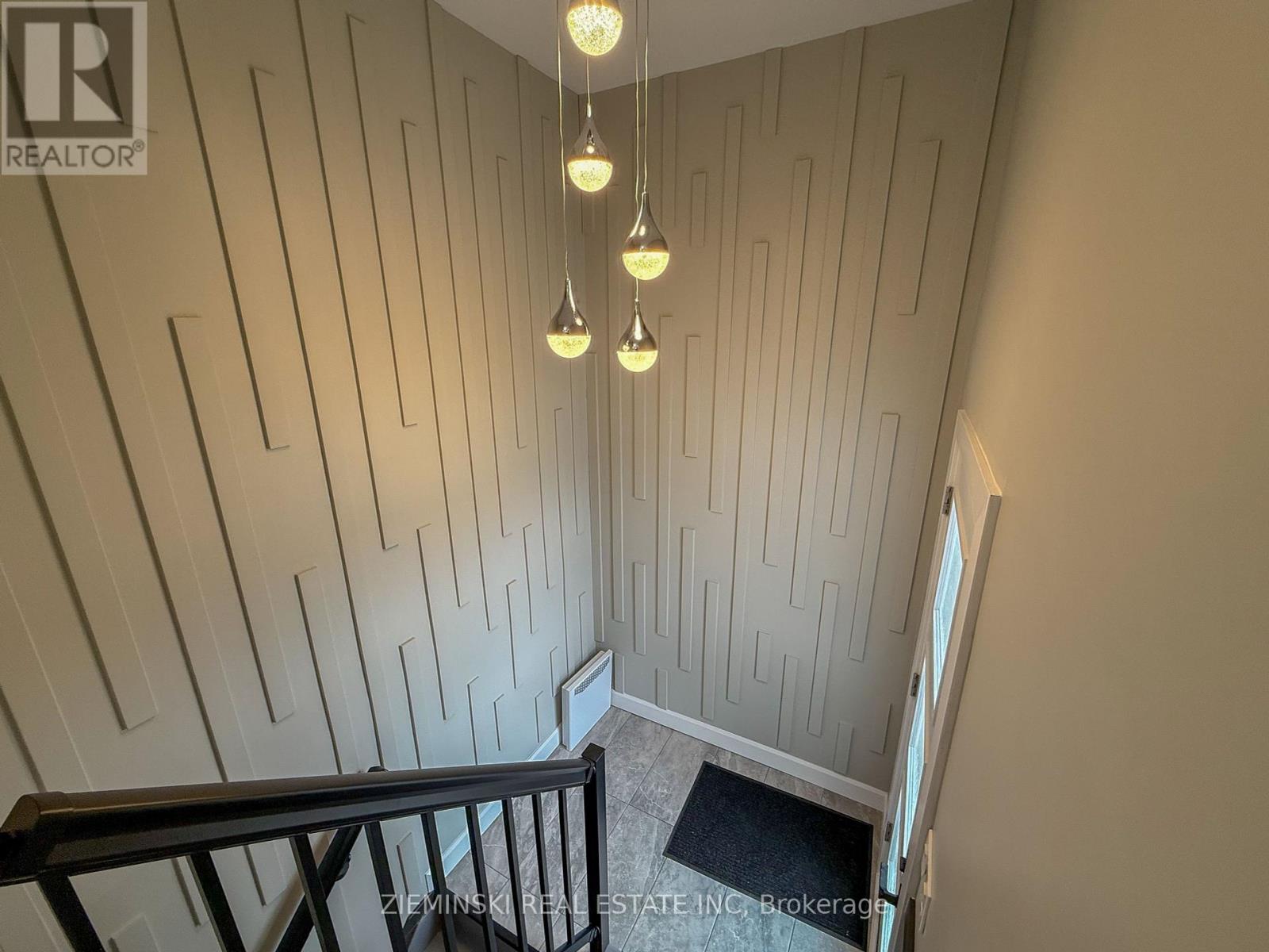 Property at 1395 RICHARD CRESCENT image 2