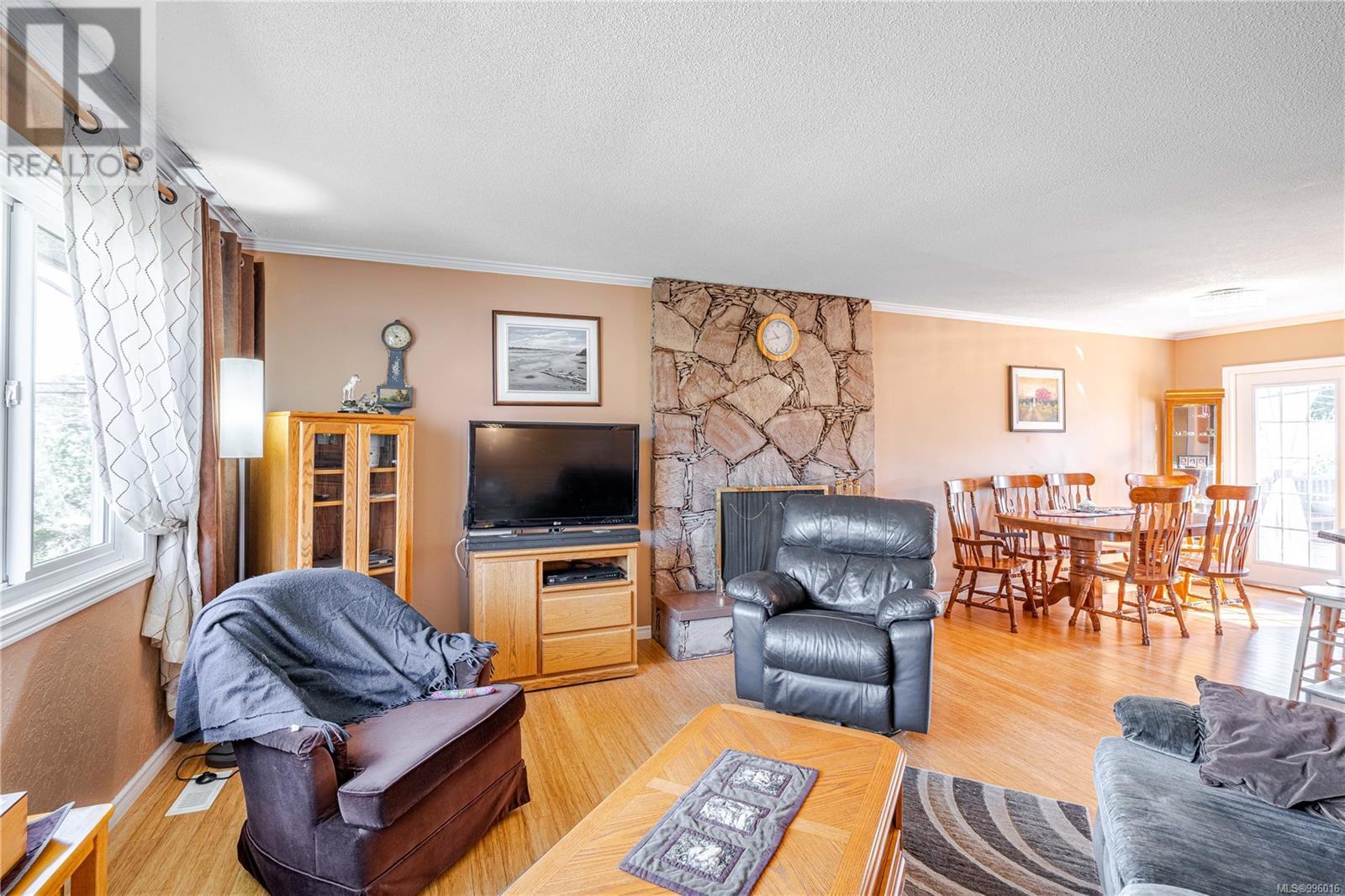 Property at 2935 Mount Wells Dr image 3