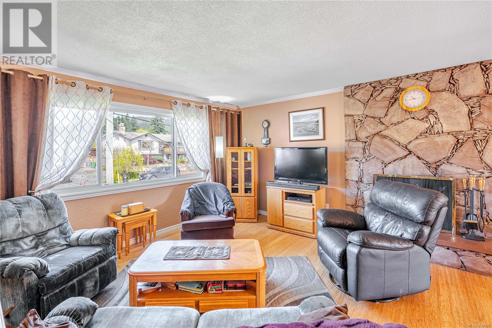 Property at 2935 Mount Wells Dr image 4