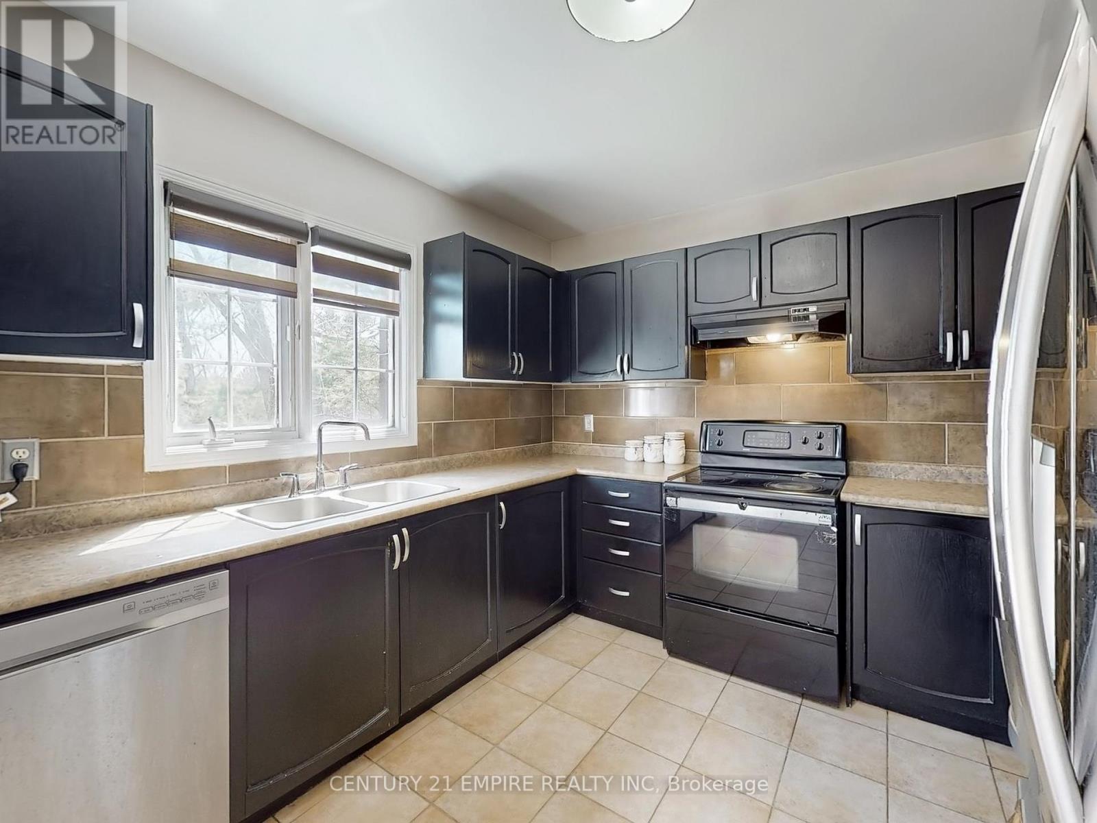 26 Dolphin Song Crescent, Brampton, Ontario  L6R 2A4 - Photo 12 - W12105134