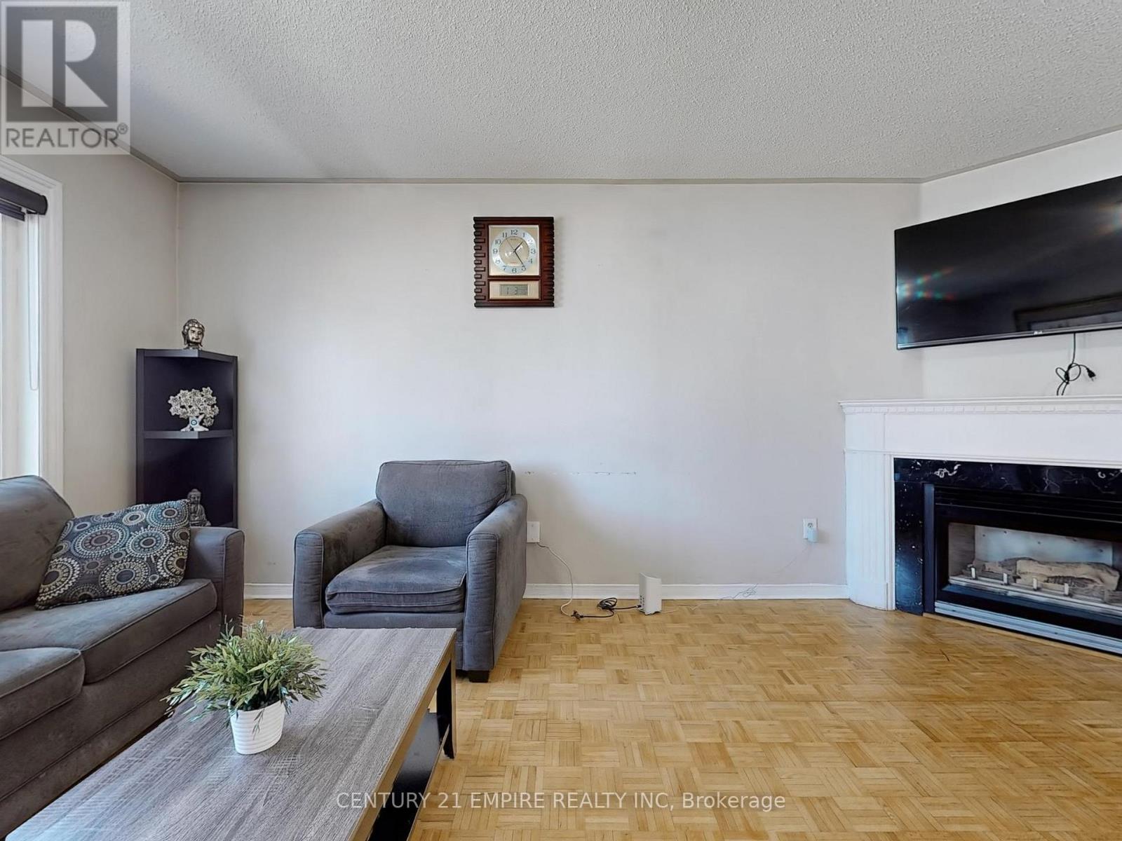 26 Dolphin Song Crescent, Brampton, Ontario  L6R 2A4 - Photo 8 - W12105134