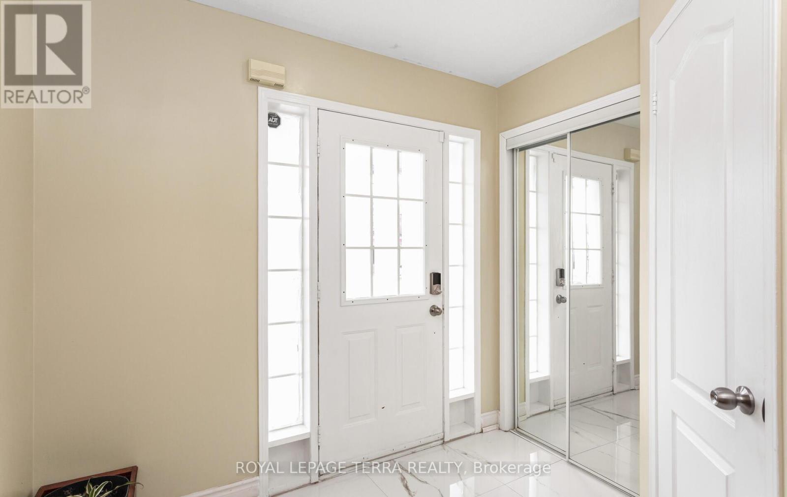 355 Edenbrook Hill Drive, Brampton, Ontario  L7A 2N4 - Photo 4 - W12105707