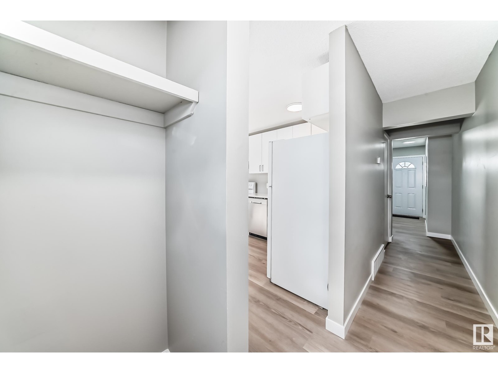 Property at 118 MAYFAIR MEWS ME NW image 4