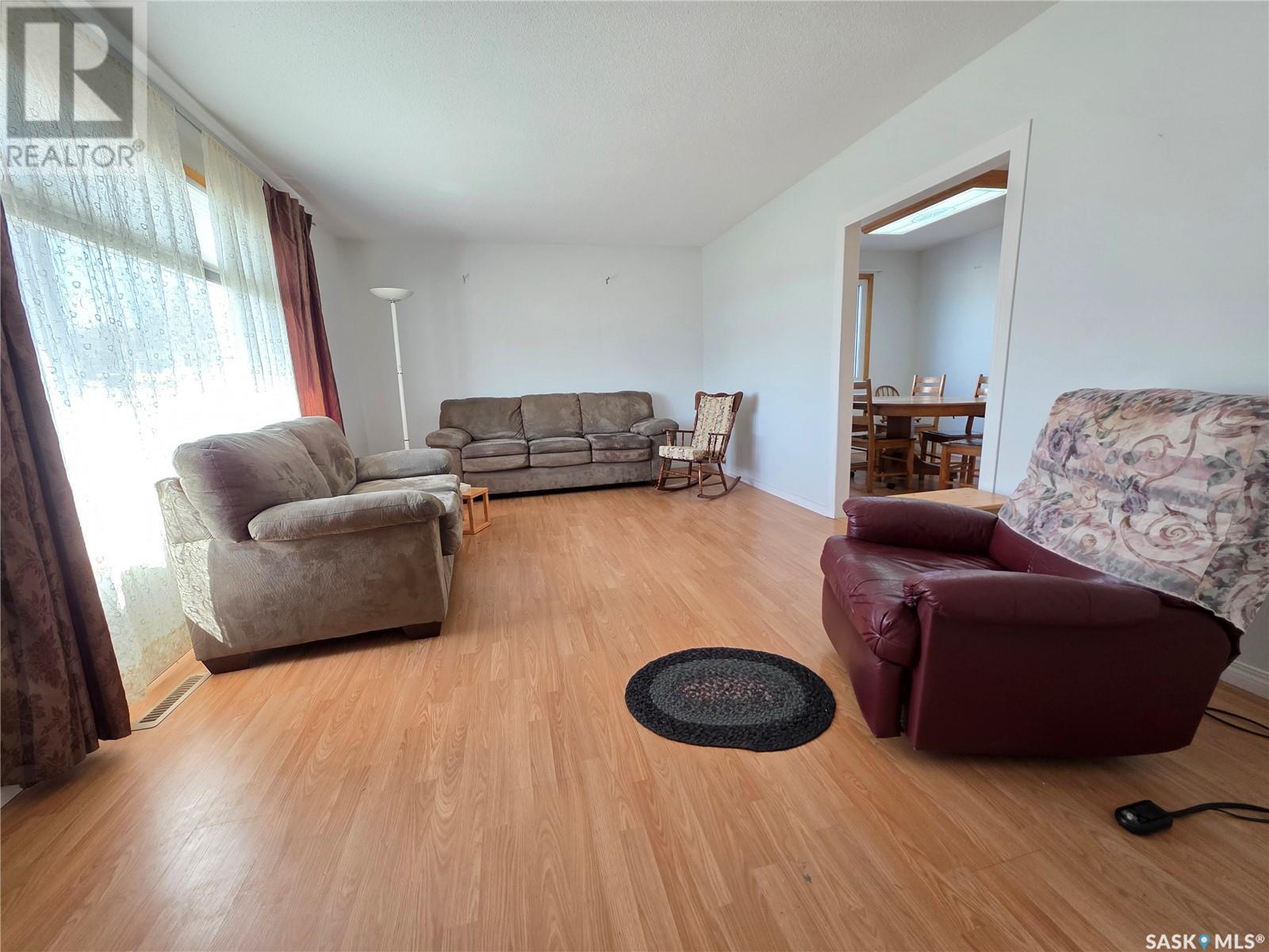 Property at 261 17th AVENUE NE image 3