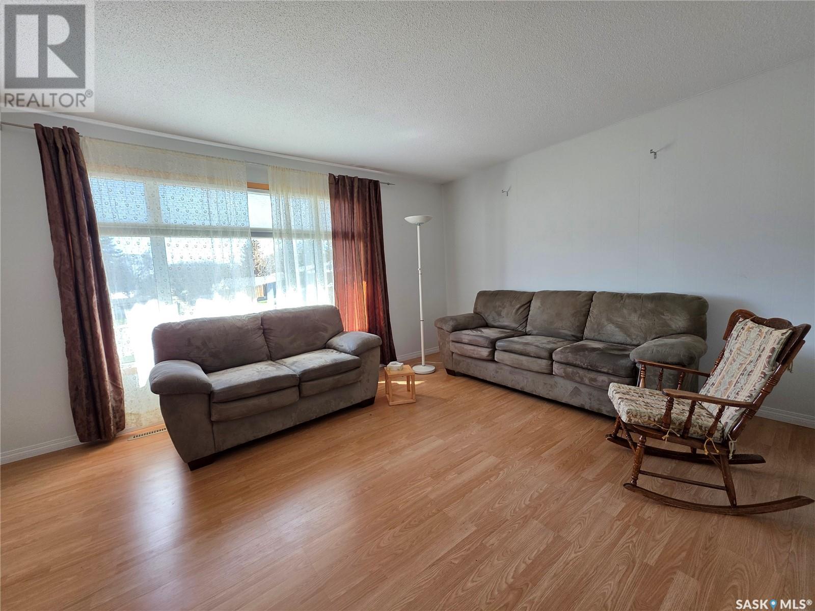 Property at 261 17th AVENUE NE image 4