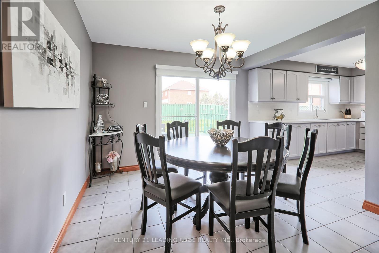 312 Valeria Boulevard, Vaughan, Ontario  L4L 6V7 - Photo 8 - N12105754