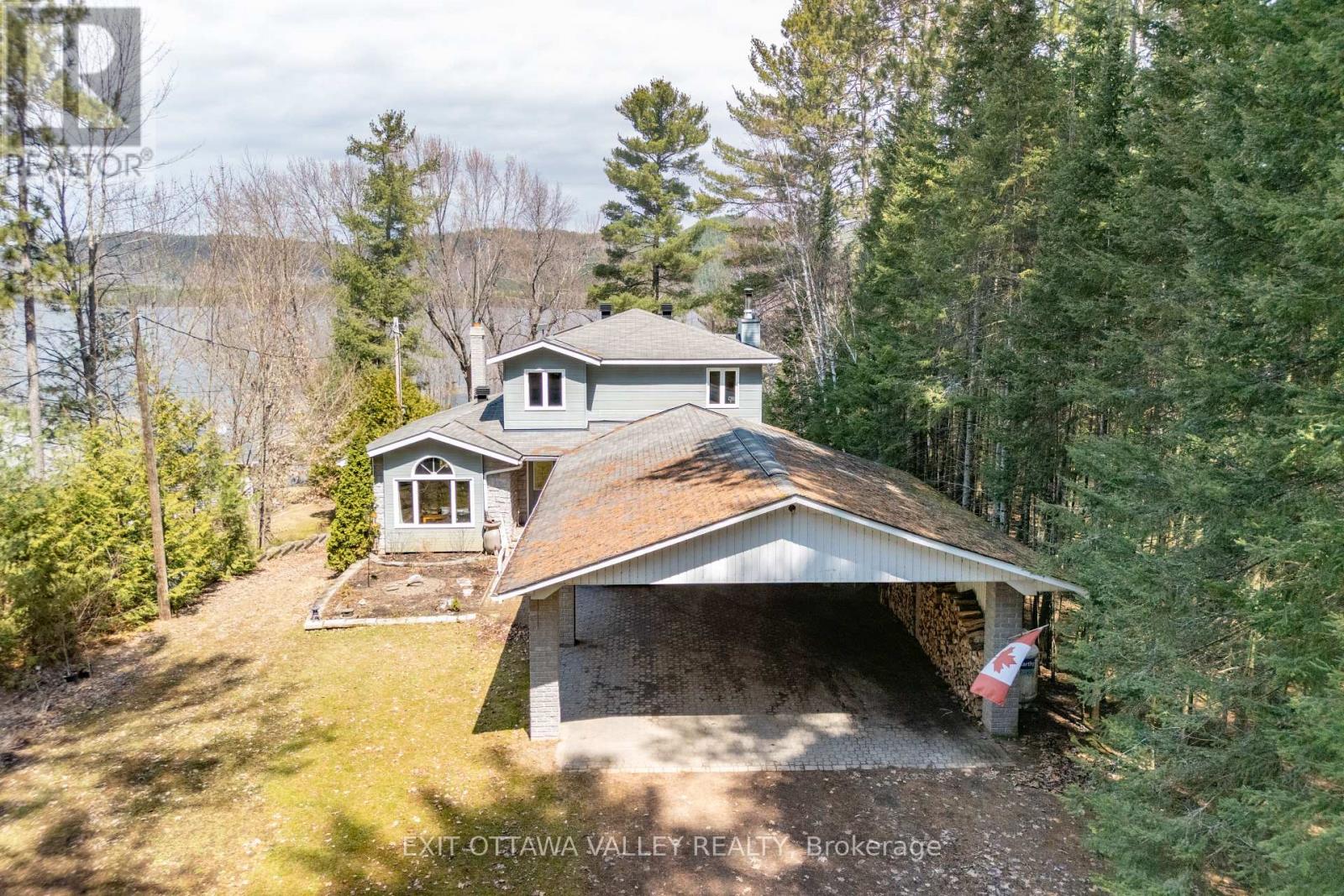 10 RYANS CAMP LANE, Laurentian Hills, Ontario