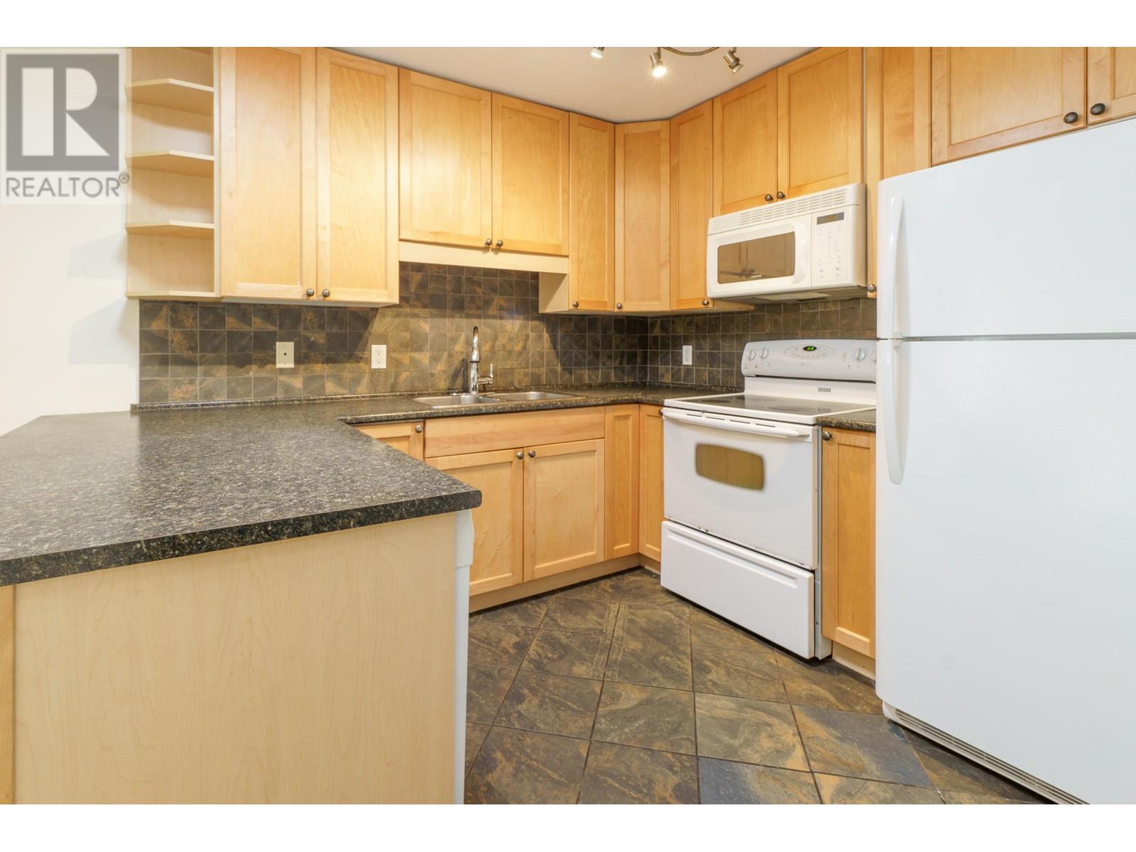 Property at 723 APPLEYARD COURT image 2