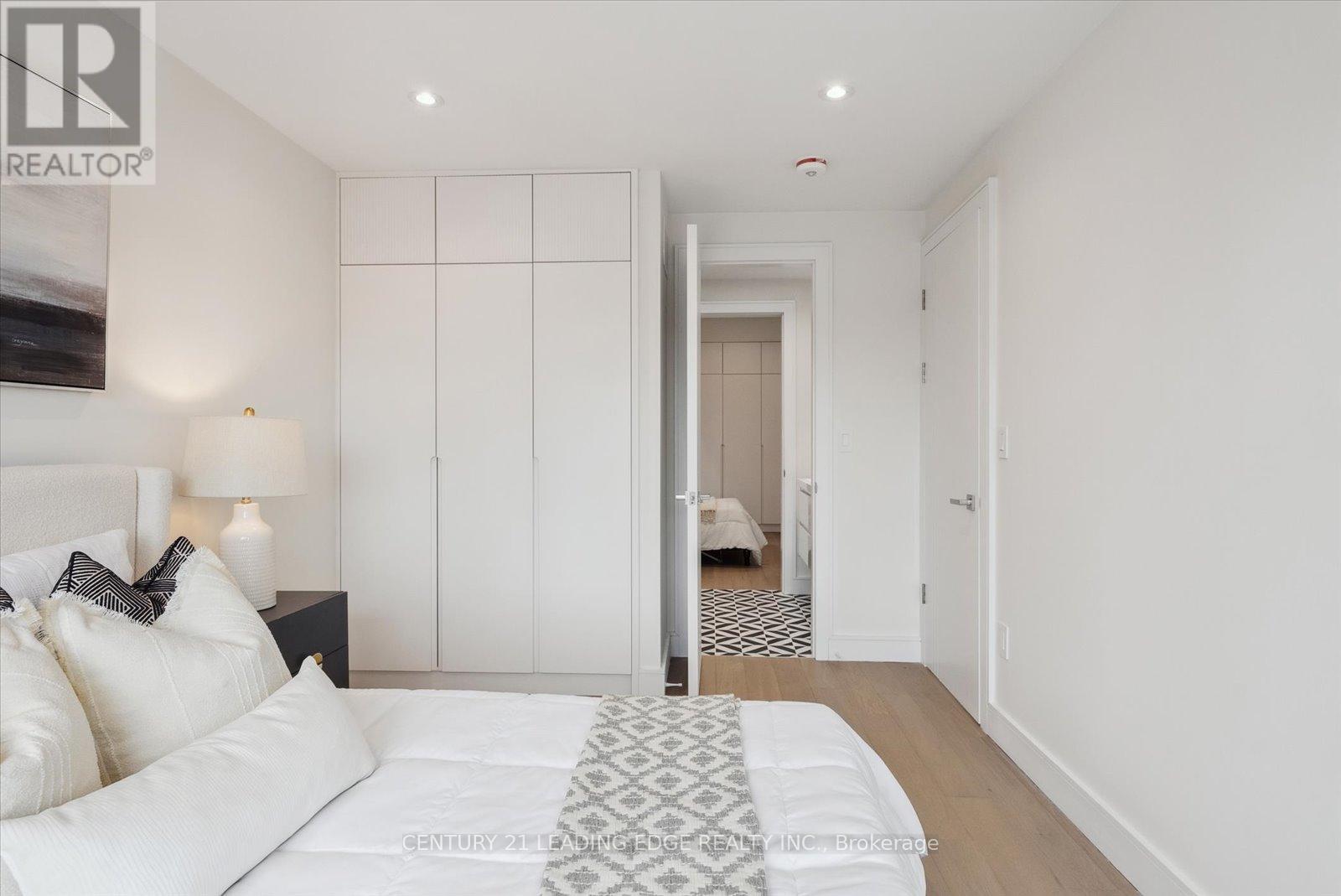257 Robina Avenue, Toronto, Ontario  M6C 3Y9 - Photo 29 - C12077765