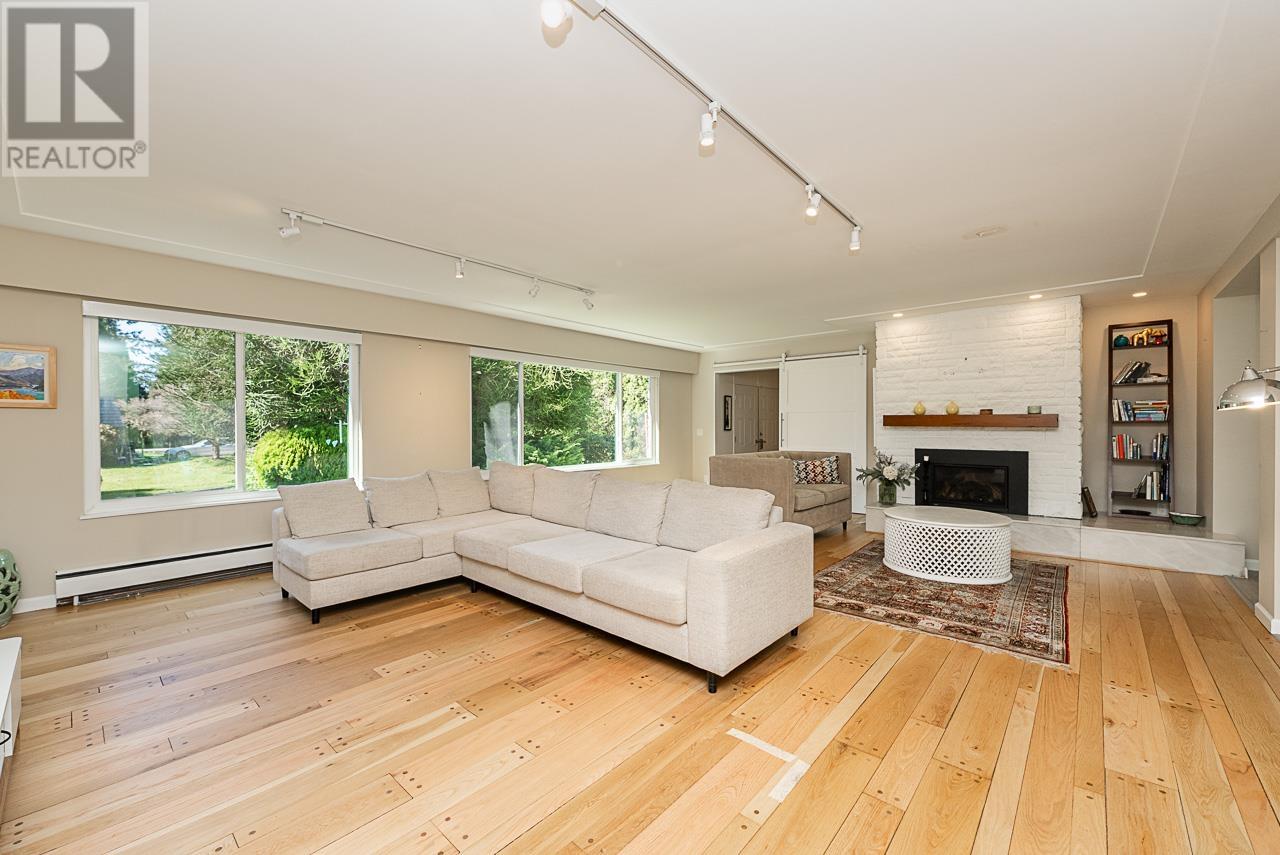 Property at 4151 TYTAHUN CRESCENT image 3