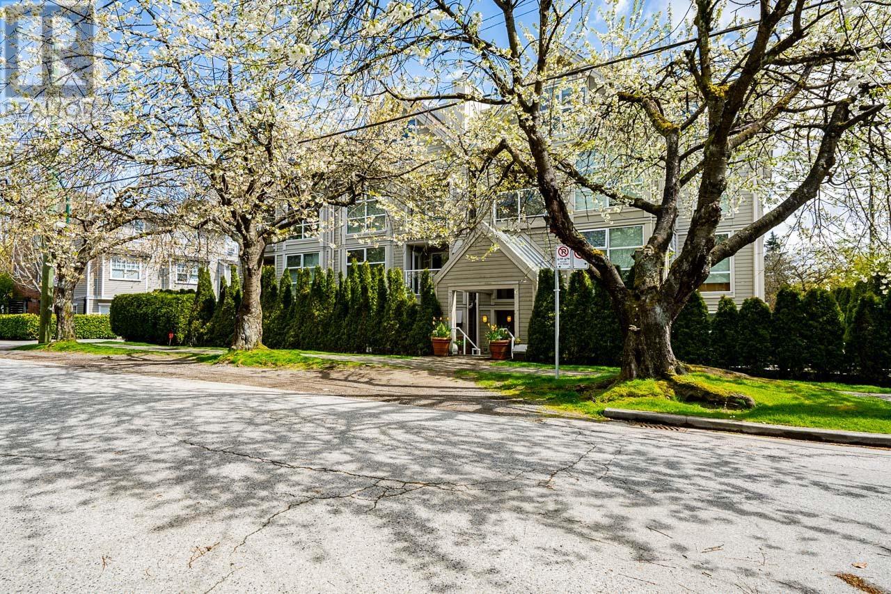 Property at 302 3168 LAUREL STREET image 2