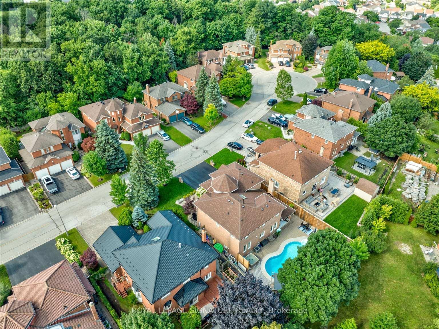 Property at 6 MAPLEGLEN COURT image 5