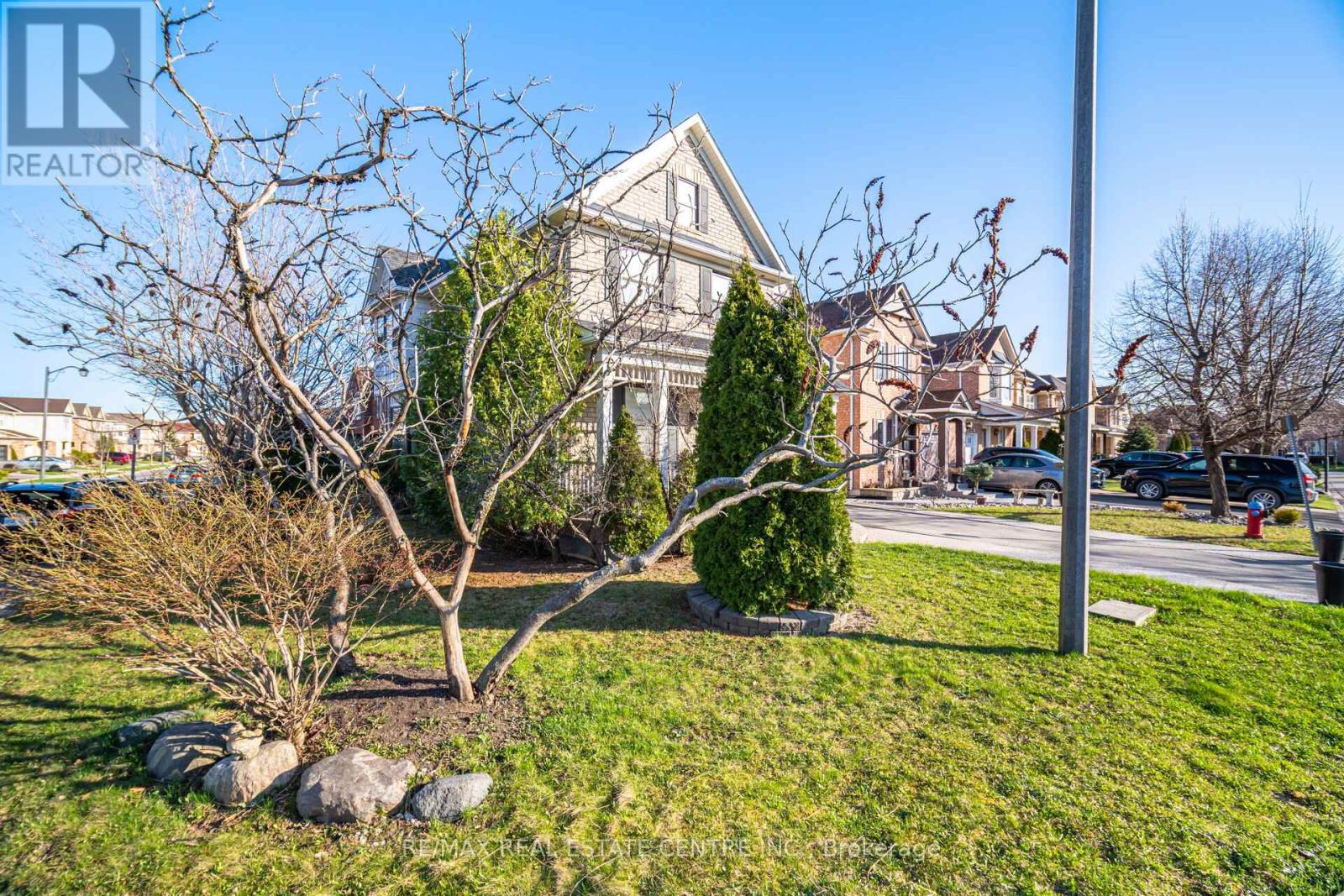 643 Hamilton Crescent, Milton, Ontario  L9T 6G9 - Photo 2 - W12099829
