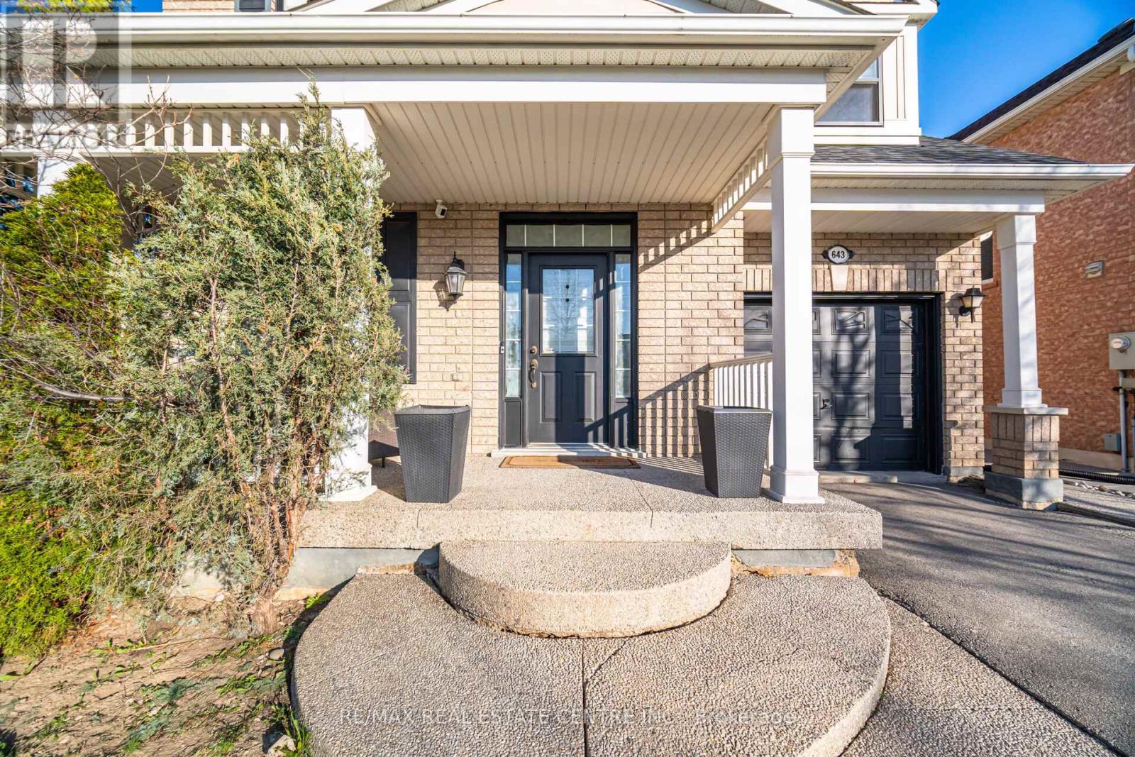 643 Hamilton Crescent, Milton, Ontario  L9T 6G9 - Photo 3 - W12099829