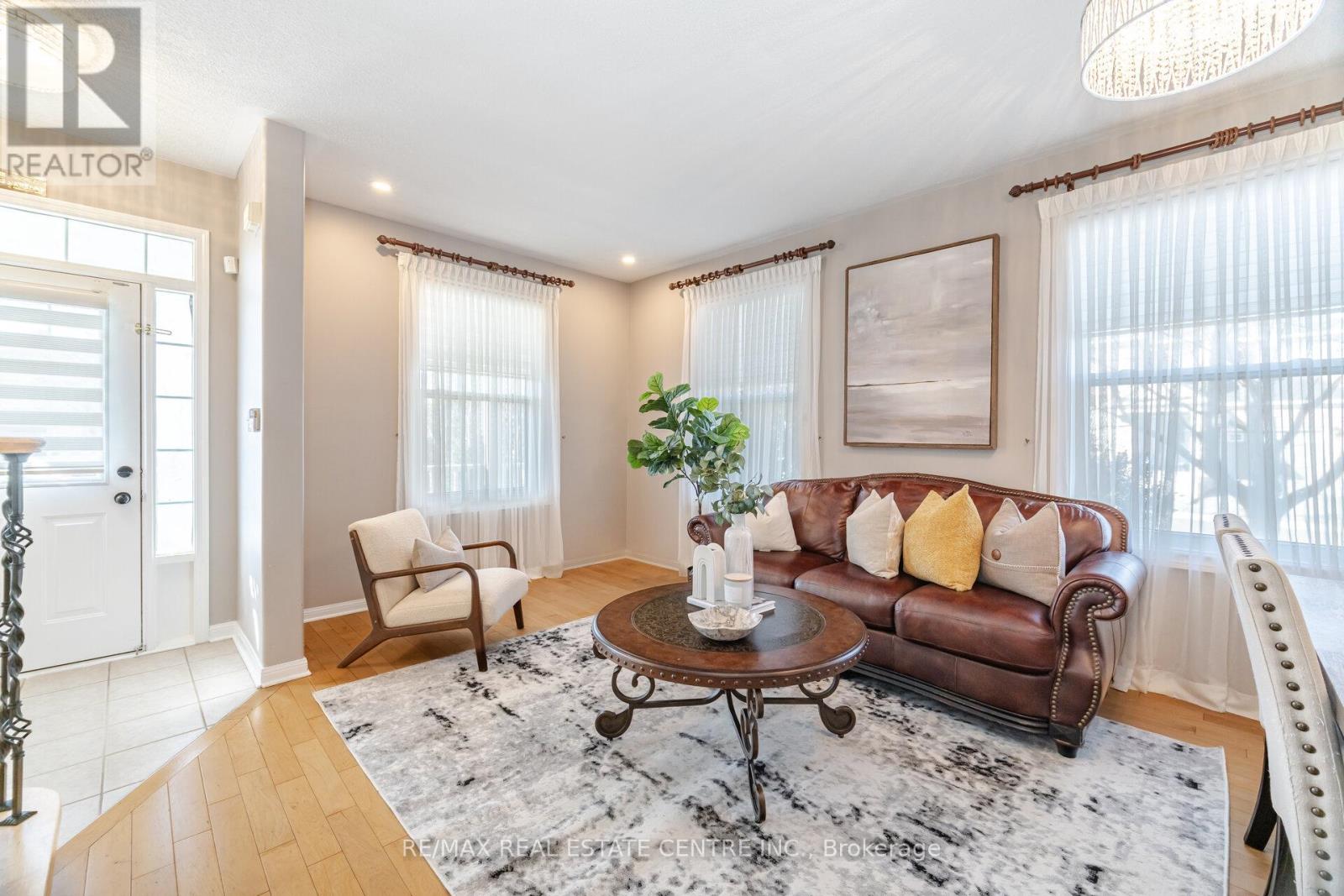 643 Hamilton Crescent, Milton, Ontario  L9T 6G9 - Photo 5 - W12099829