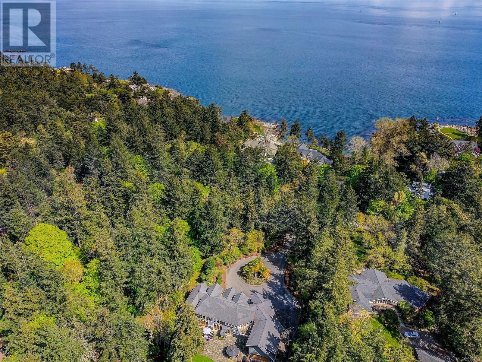 Property at 2615 Queenswood Dr image 2