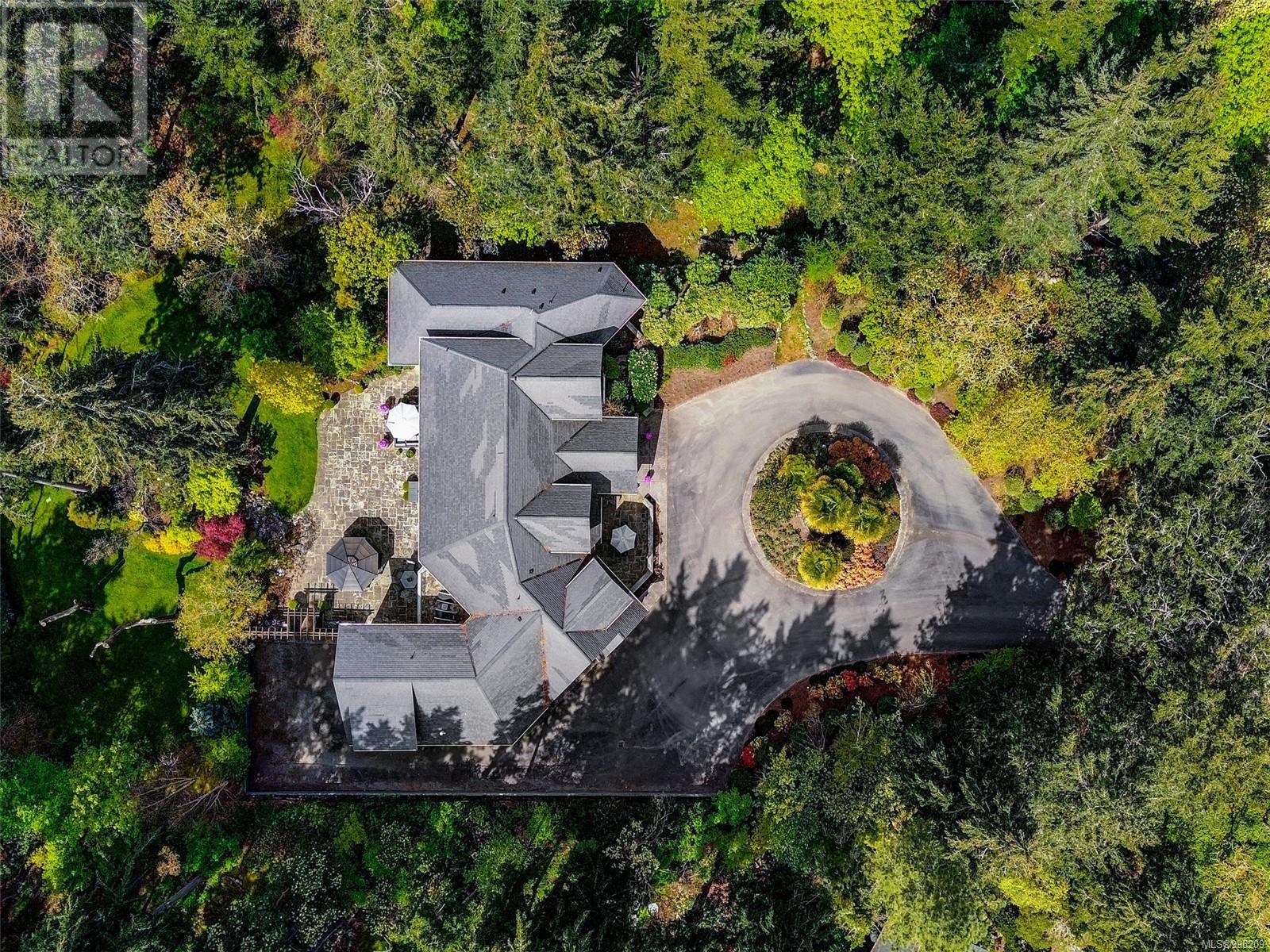 Property at 2615 Queenswood Dr image 3