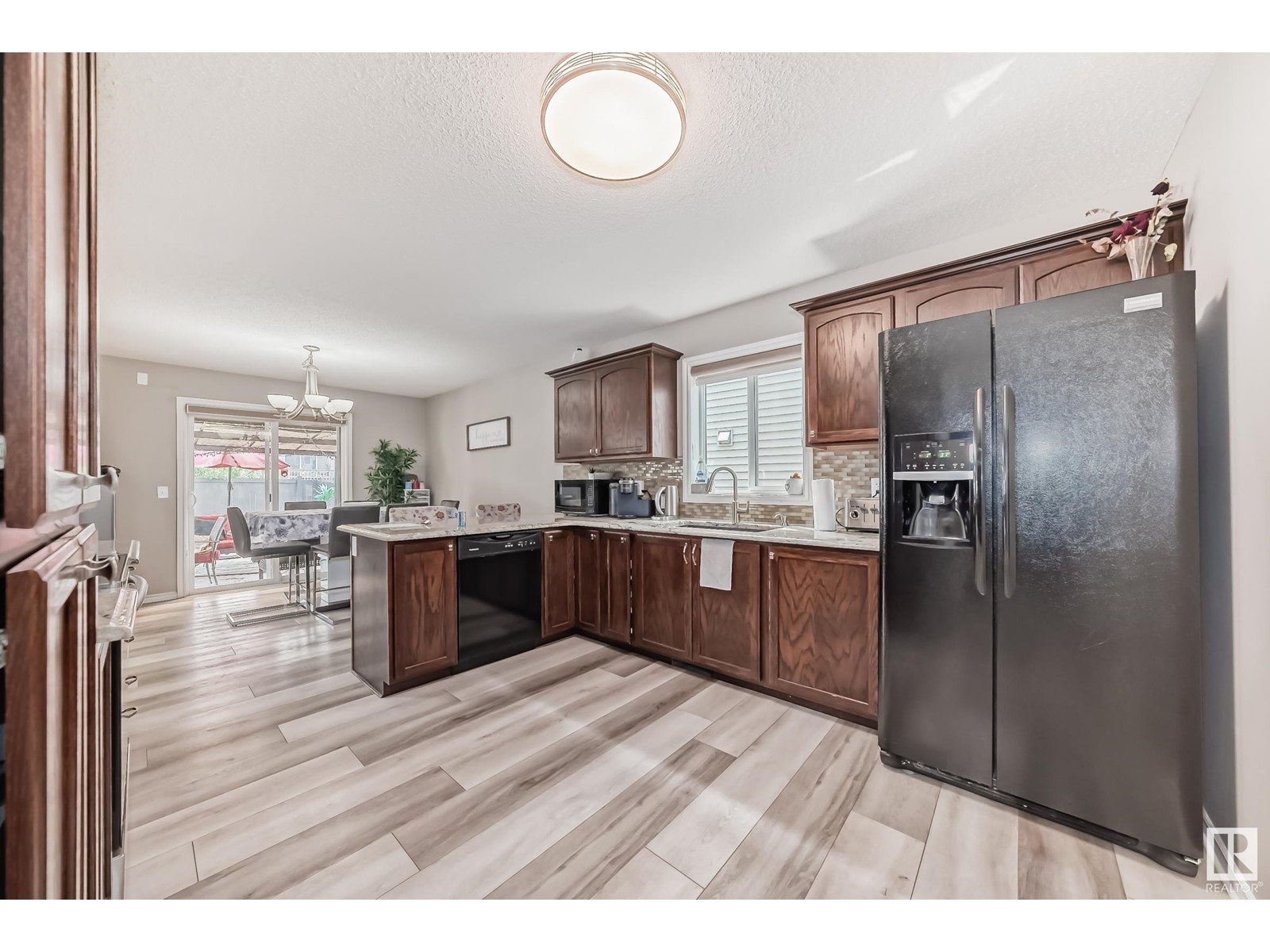 Property at 6143 12 AV SW image 4