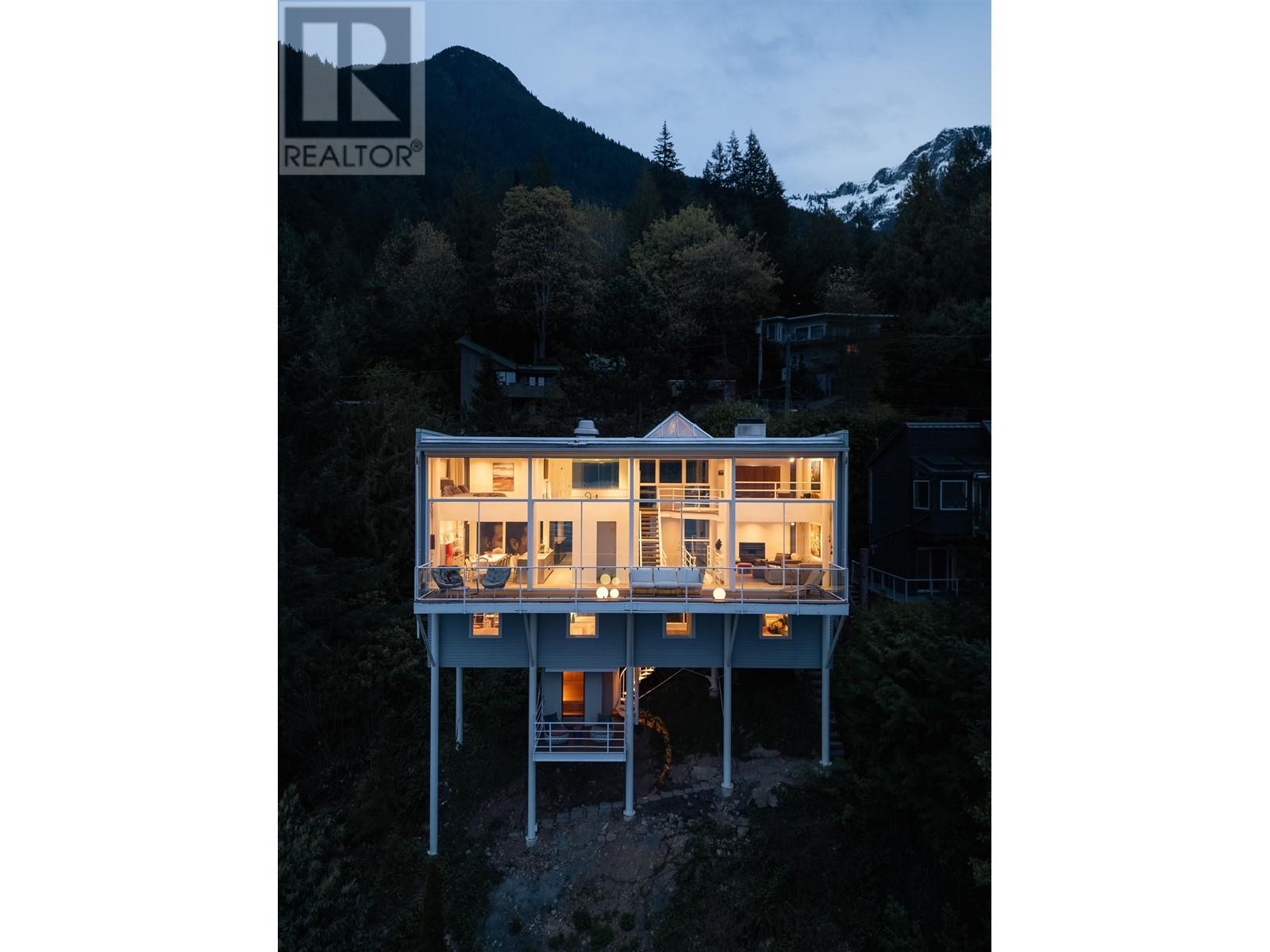 90 Isleview Place, West Vancouver, British Columbia  V0N 2E0 - Photo 2 - R2994671