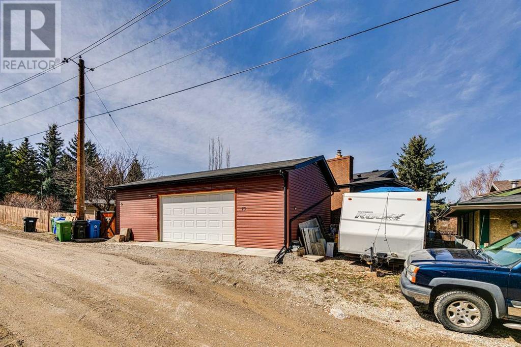 75 Beaconsfield Rise Nw, Calgary, Alberta  T3K 1X3 - Photo 30 - A2212589
