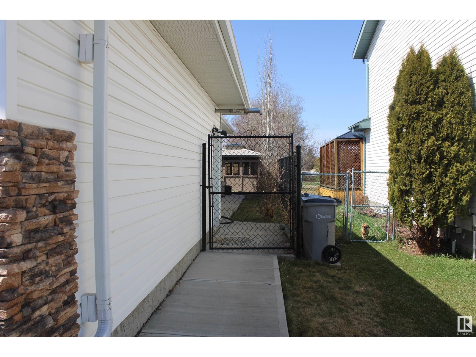 Property at 5500 CREEKSIDE PT image 2