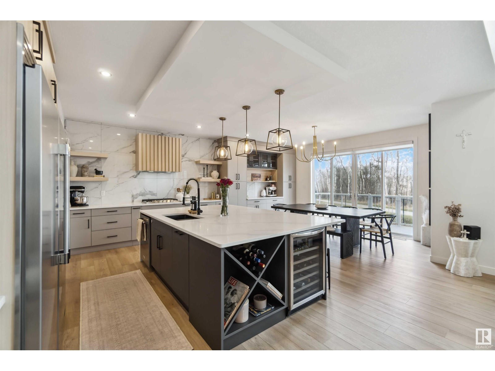 Property at 20704 27 AV NW image 3