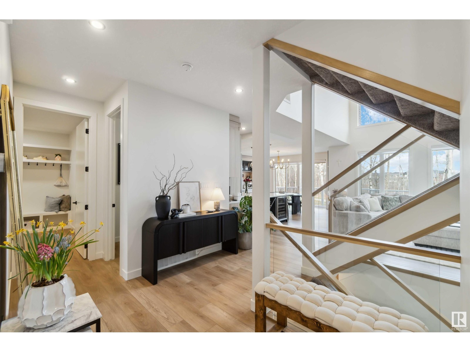 Property at 20704 27 AV NW image 2
