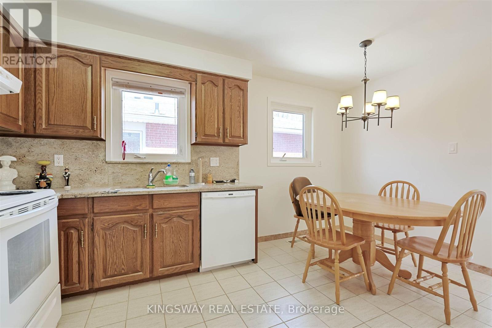 184 Edmonton Drive, Toronto, Ontario  M2J 3X5 - Photo 5 - C12105850