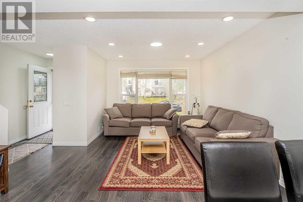 369 Falshire Drive Ne, Calgary, Alberta  T3J 1T8 - Photo 8 - A2214281