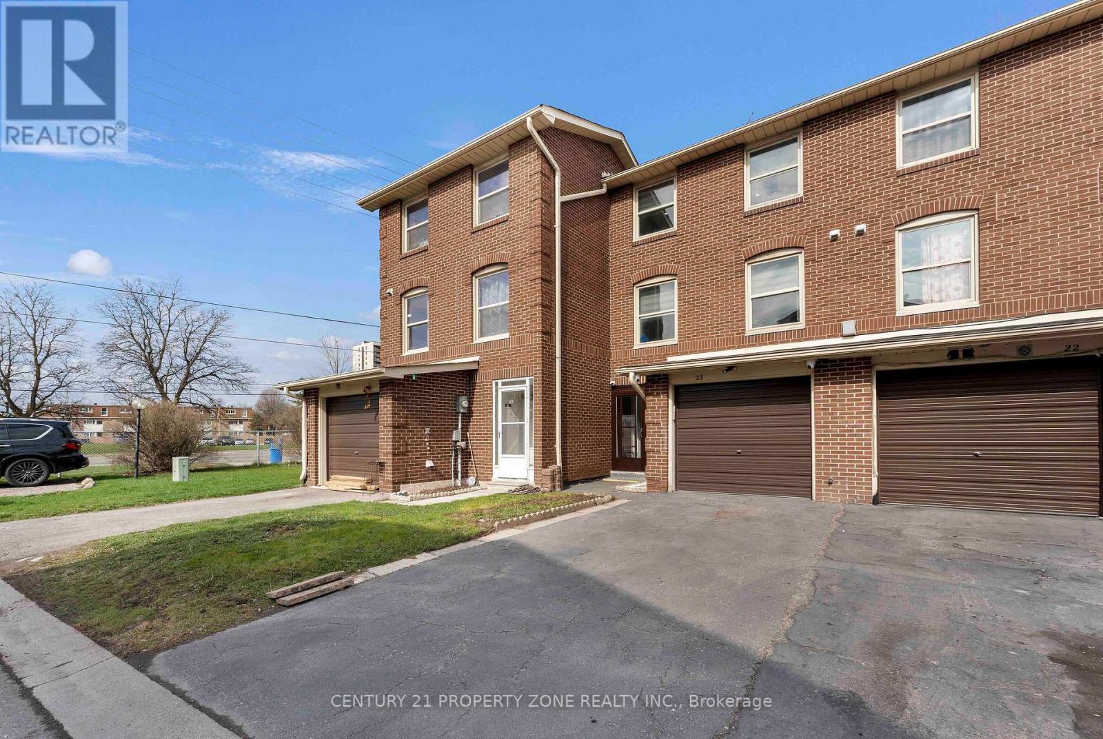 23 Eden Park Drive, Brampton, Ontario  L6T 3A5 - Photo 2 - W12105845