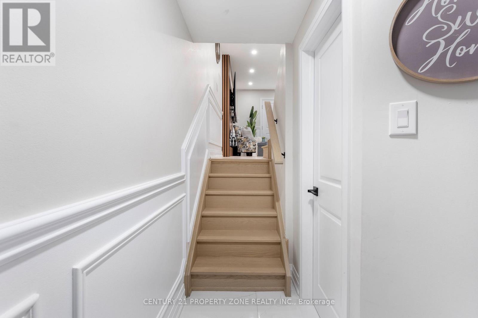23 Eden Park Drive, Brampton, Ontario  L6T 3A5 - Photo 5 - W12105845