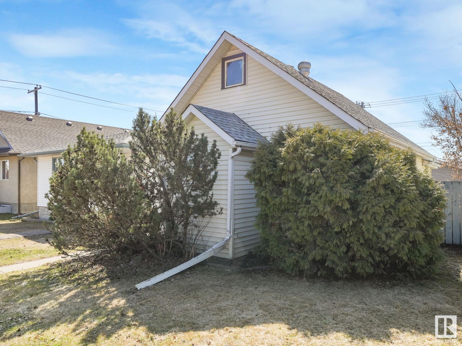 Property at 10425 64 AV NW image 2