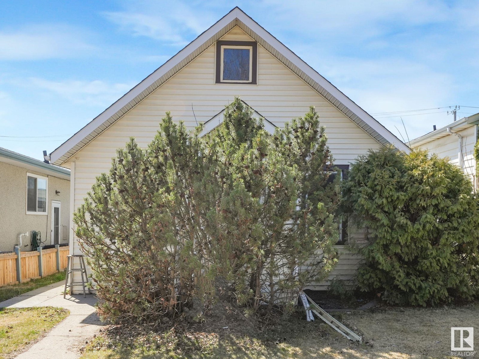 Property at 10425 64 AV NW image 3