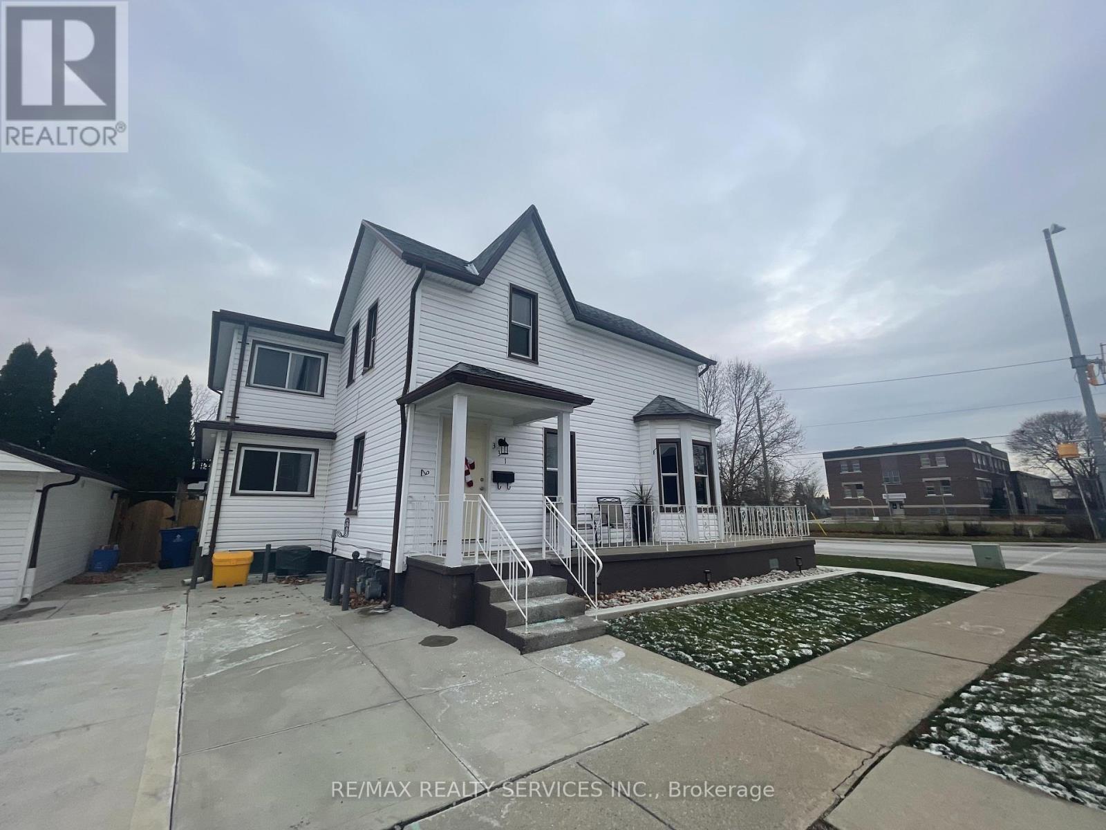 Property at 209 MURRAY STREET image 5