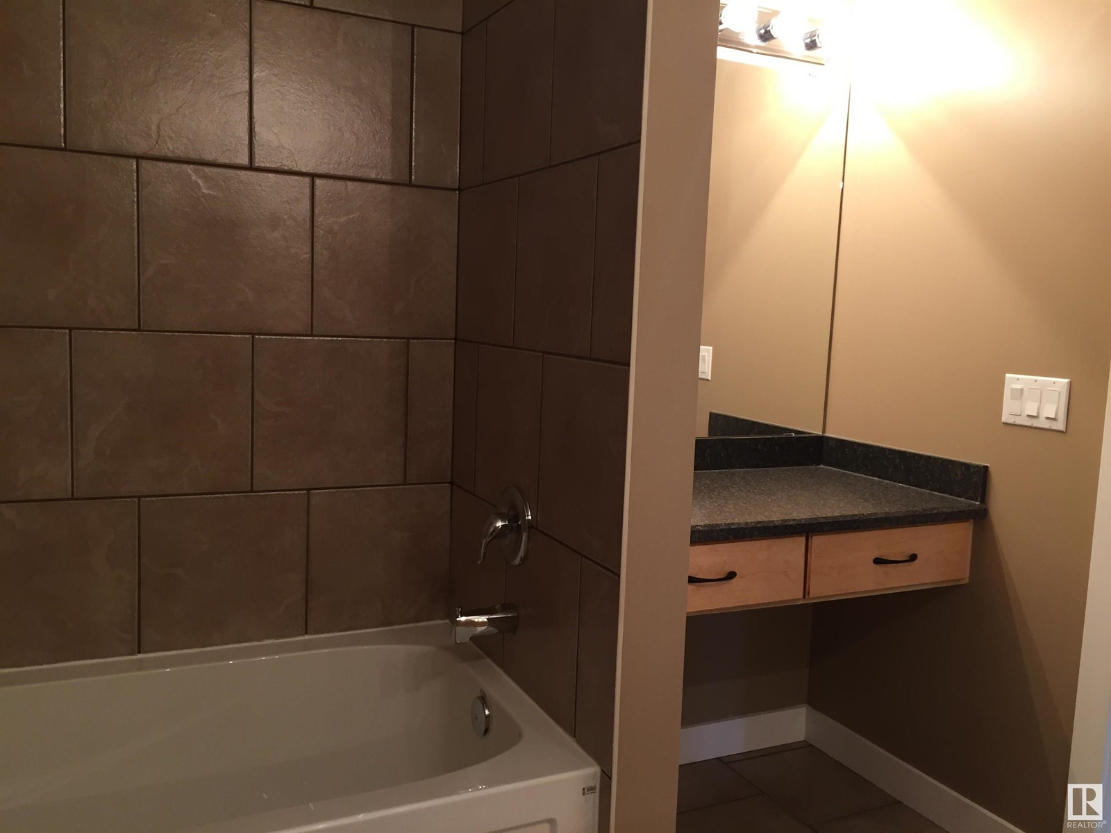 12224 88 St Nw Nw, Edmonton, Alberta  T5B 3S8 - Photo 12 - E4432962