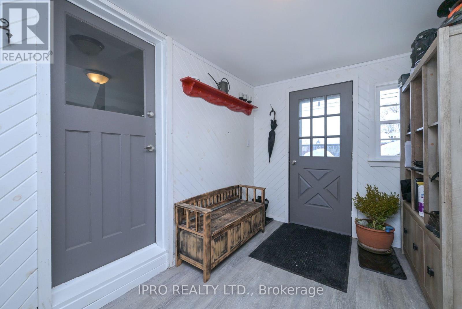 Property at 204 BROCK STREET image 2