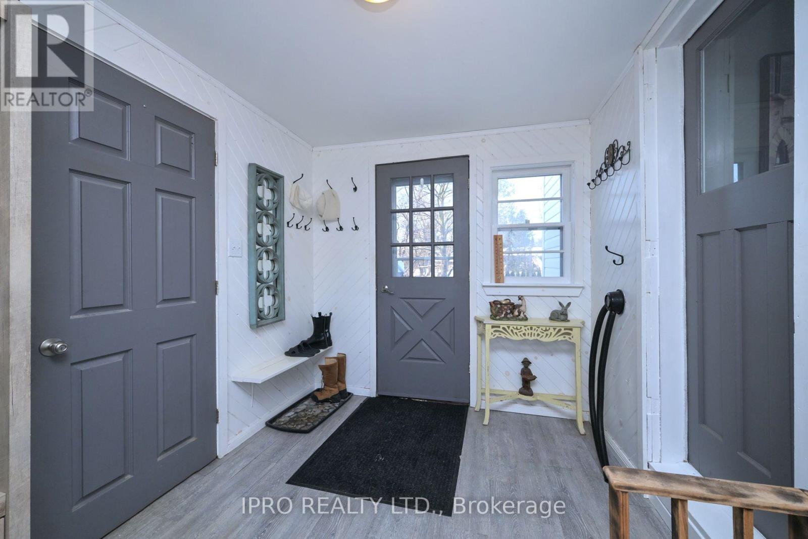 Property at 204 BROCK STREET image 3