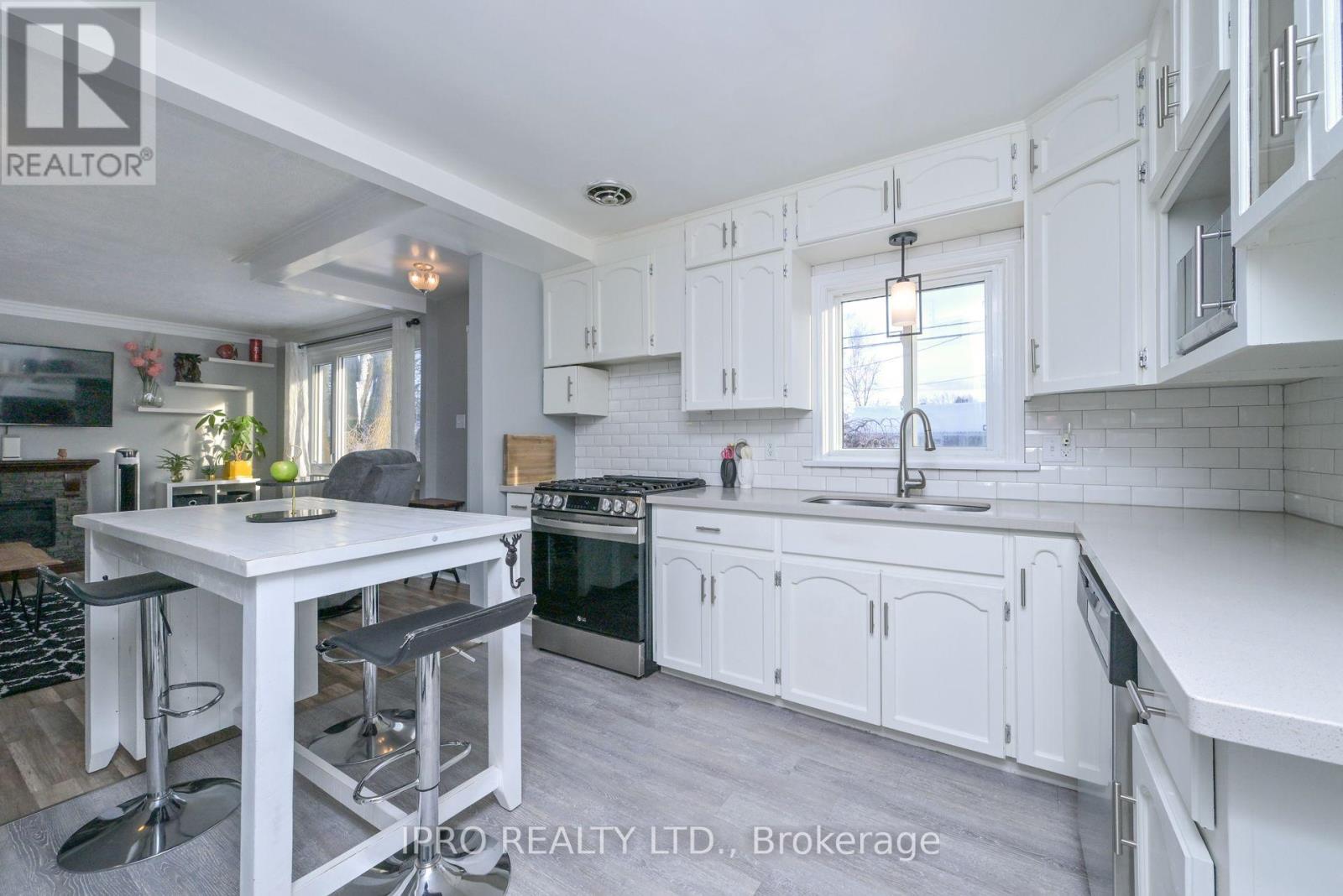 Property at 204 BROCK STREET image 5