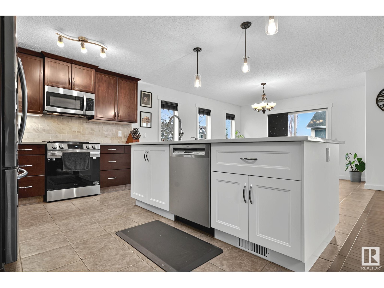 Property at 224 54 ST SW SW image 5