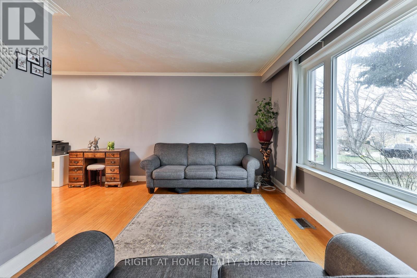 17 Rambler Place, Toronto, Ontario  M3L 1N6 - Photo 11 - W12105884