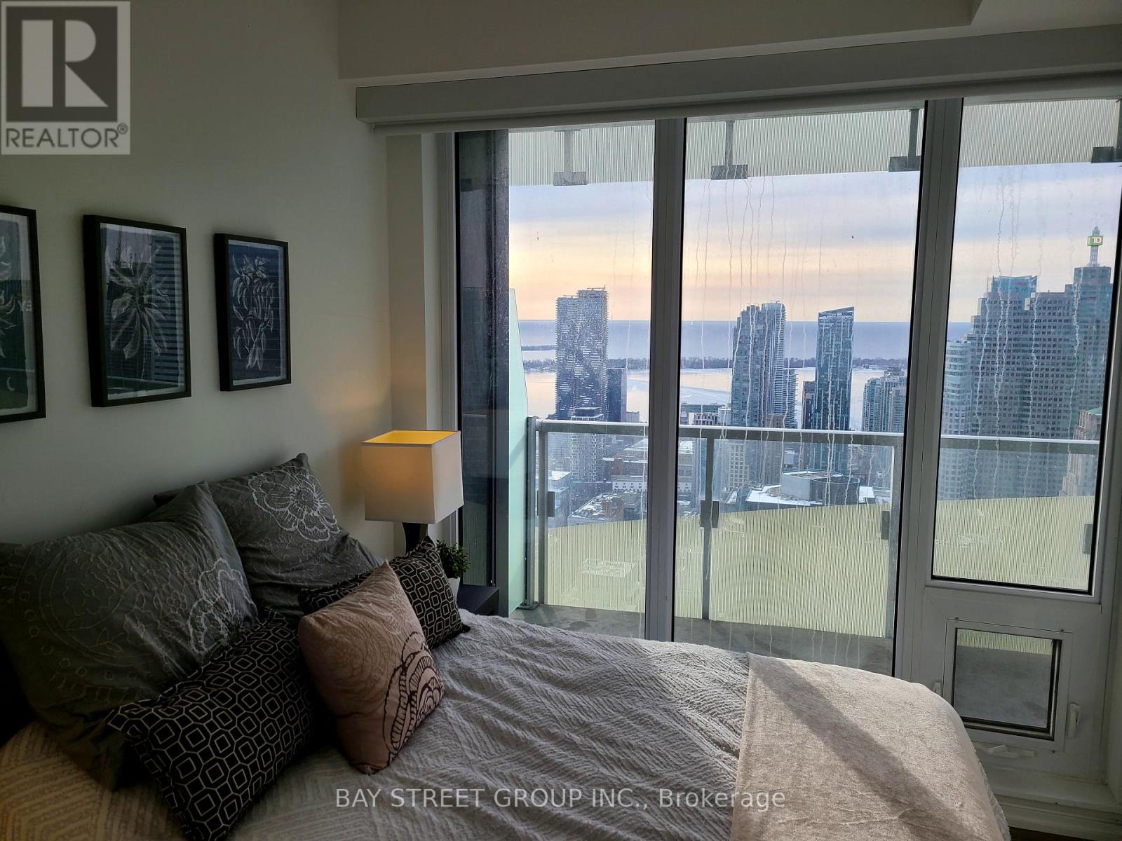 5709 - 197 Yonge Street, Toronto, Ontario  M5B 0C1 - Photo 5 - C12105918