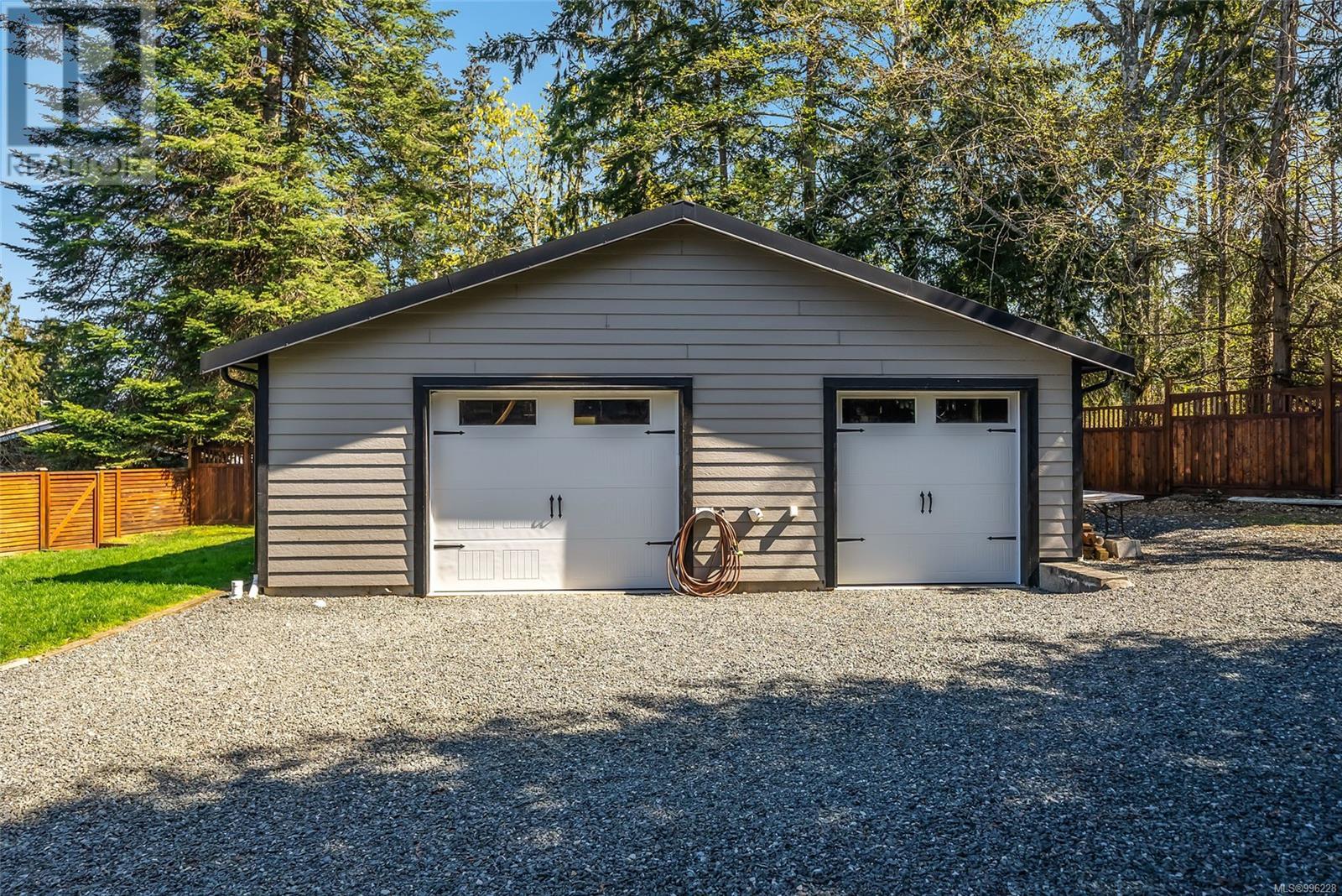 Property at 674 Hawthorne Rise image 1