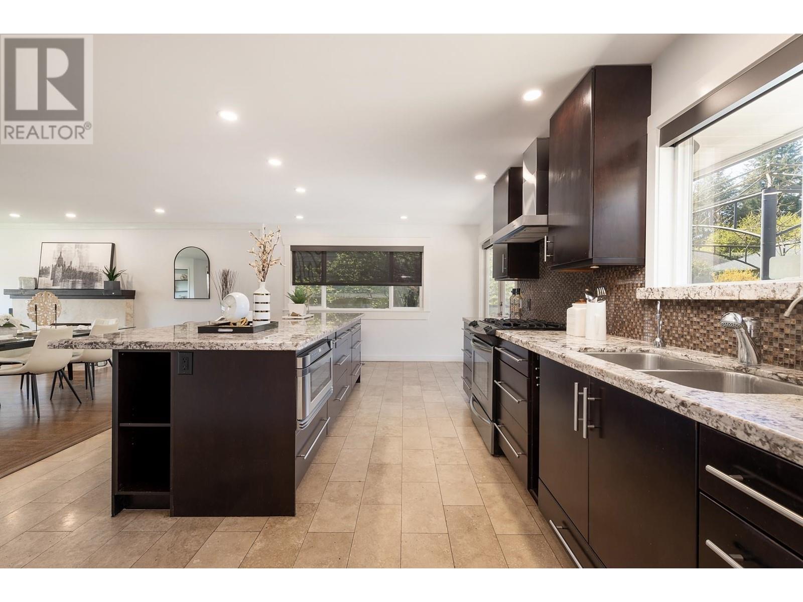 463 Beachview Drive, North Vancouver, British Columbia  V7G 1P5 - Photo 10 - R2993866