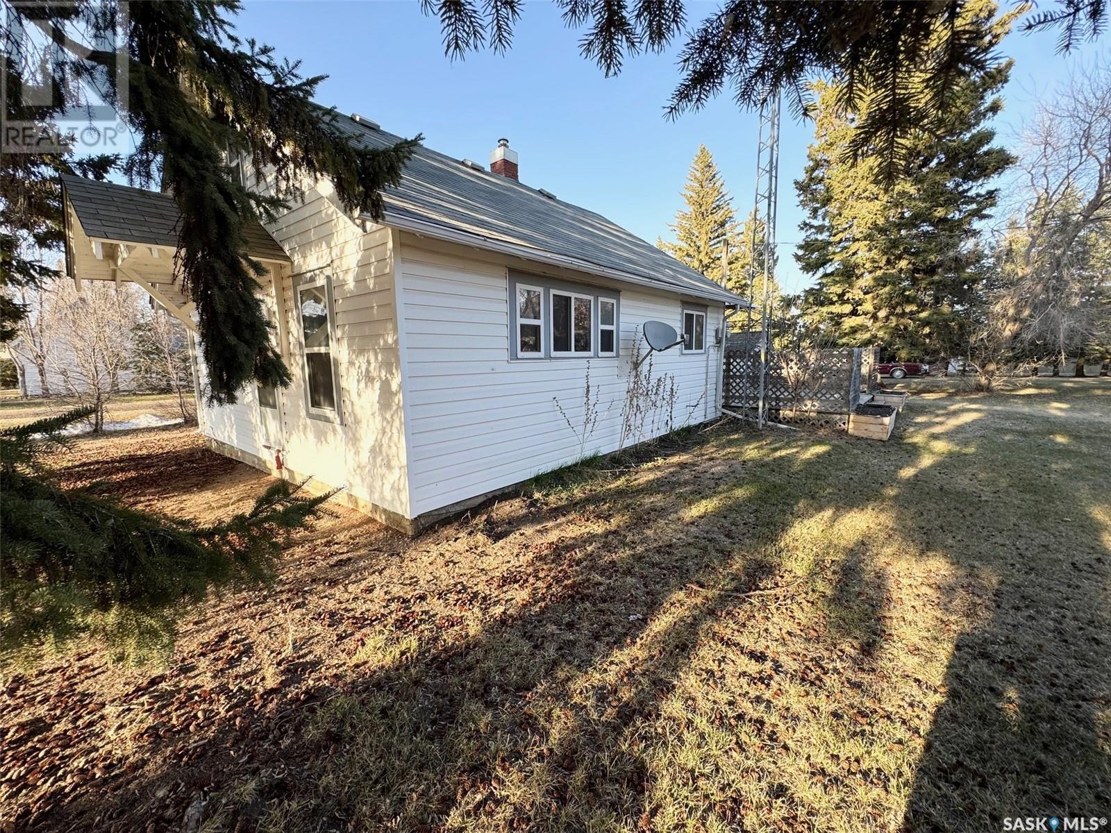 219 2nd Avenue, Spalding, Saskatchewan  S0K 4C0 - Photo 2 - SK003777